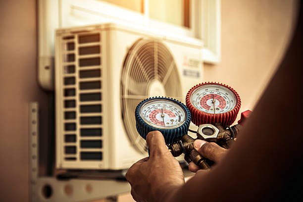 Professional Hvac technician working in Greenville, IL